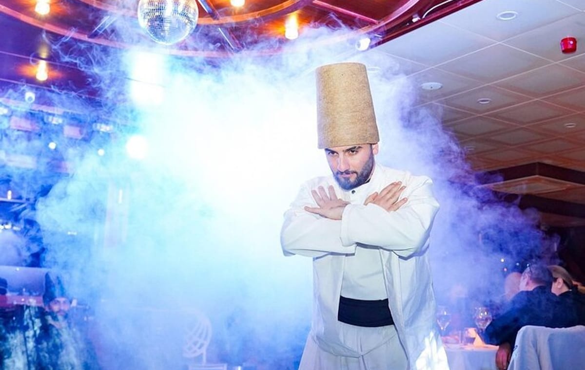 Istanbul by Night: All Inclusive Bosphorus Dinner Cruise & Drinks