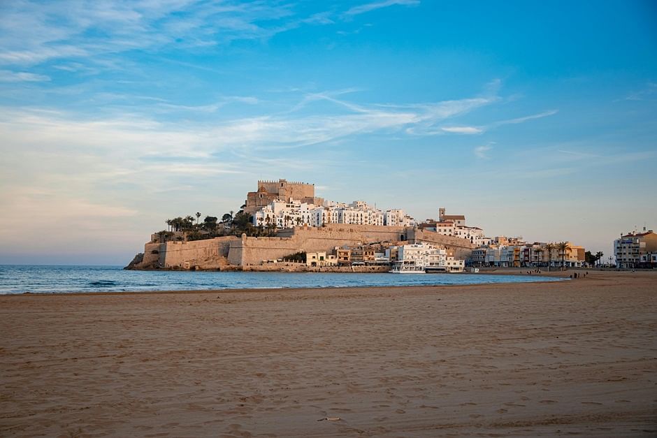 Sightseeing Bus Tour from Barcelona to Valencia: Explore Tarragona & Peñíscola