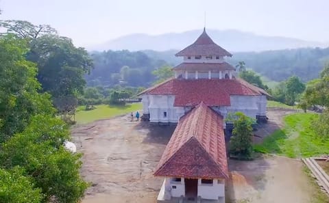 Kandy Tuk Tuk Tour: Explore Culture and Heritage in Sri Lanka