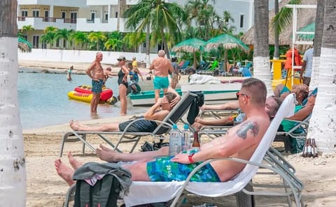 Wildlife and Chocolate Factory Tour with Beach Break in Coxen Hole