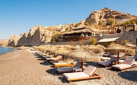 Beach Tour of Akrotiri and Megalochori in Santorini