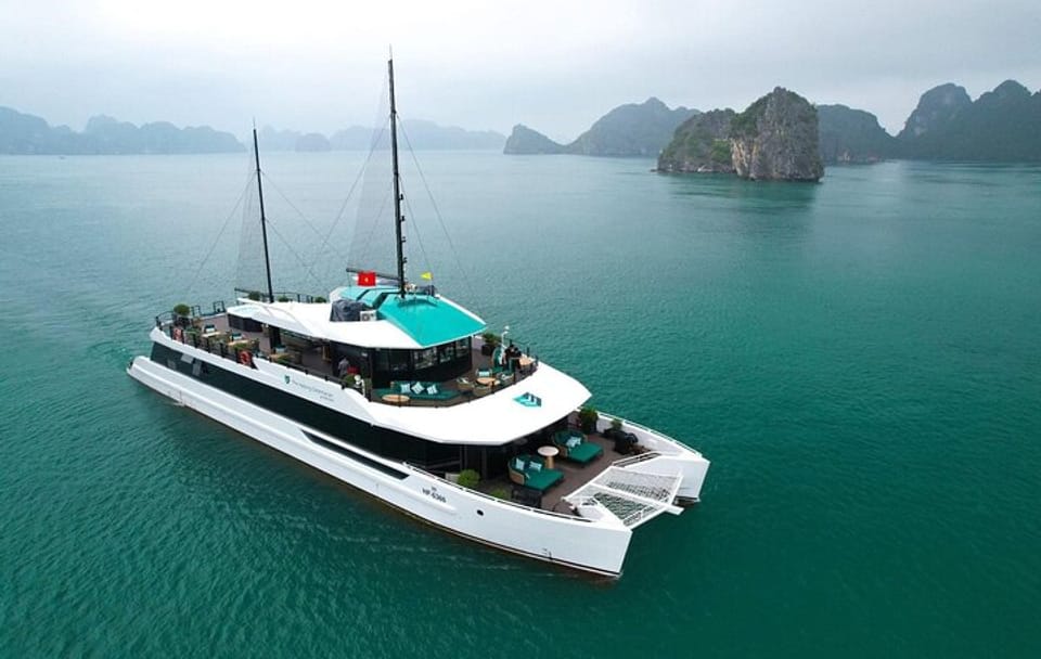 Luxury Day Tour with Cruise and Kayaking in Halong Bay