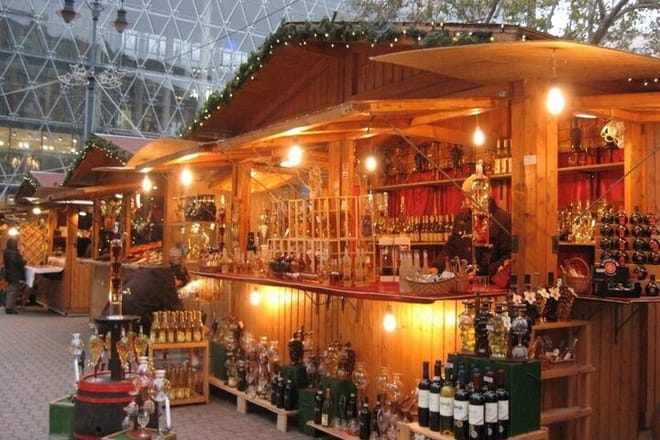 Private Budapest Christmas Market guided tour and Danube Evening cruise package photo 6