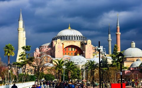 Private 7.5-Hour Cultural Tour of Istanbul's Highlights
