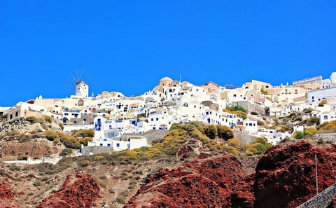 Santorini Food and Culture Tour in a Luxury Minivan