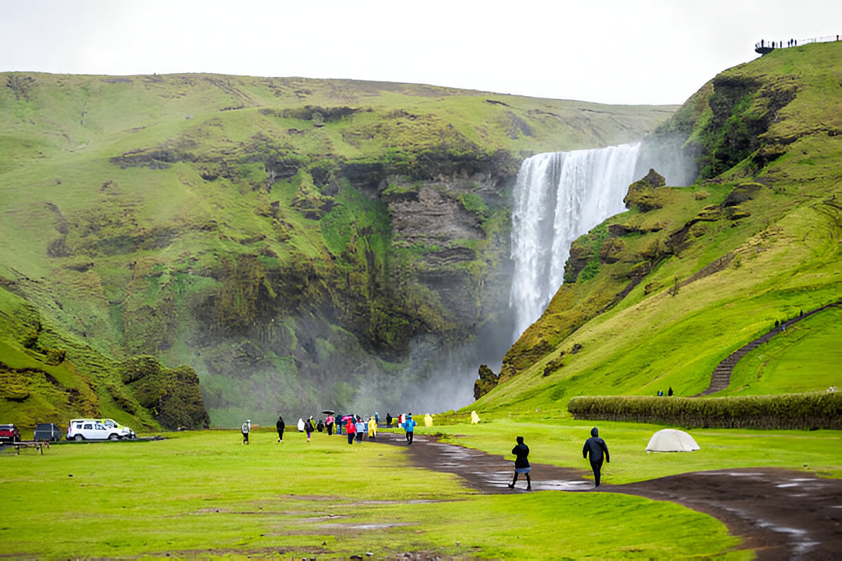 South Coast Adventure in Spanish: Small Group Day Tour from Reykjavik, by Nordur Travel Services
