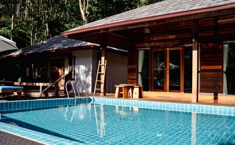 2-Day Adventure Tour in Kuet Chang, Chiang Mai with Trekking and Tubing
