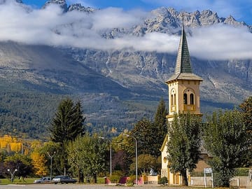 Day Trip to El Bolson and Lago Puelo from Bariloche