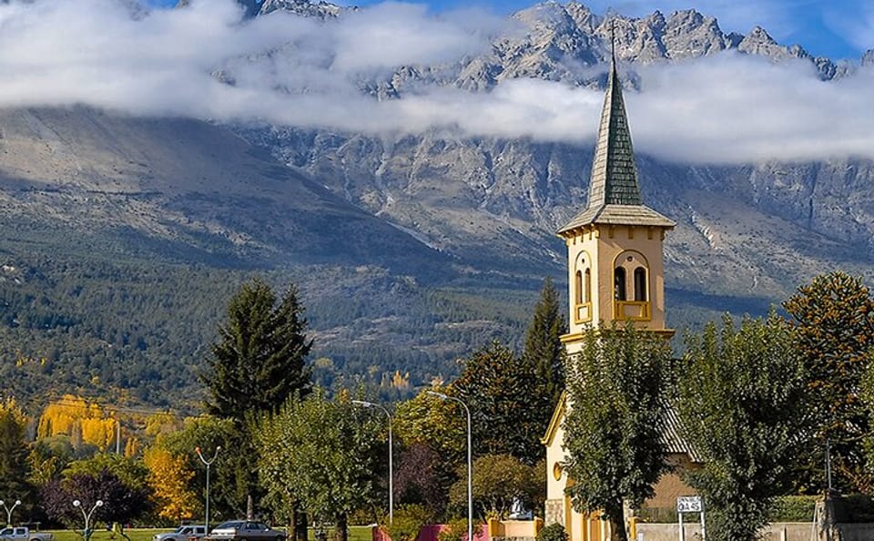 Day Trip to El Bolson and Lago Puelo from Bariloche