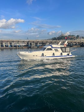 Private Luxury Yacht Bosphorus Tour in Istanbul