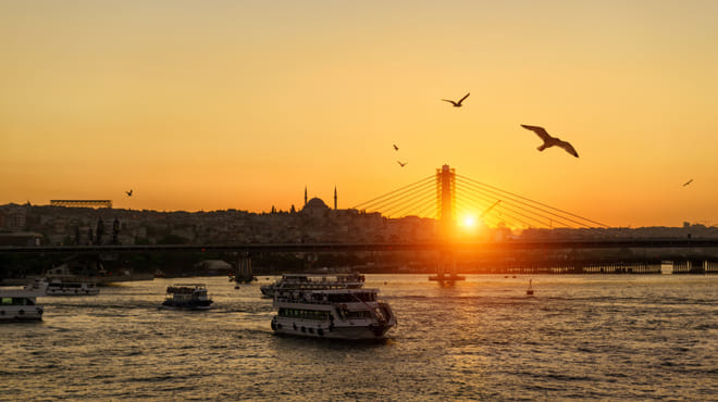 Bosphorus Sunset Yacht Cruise with Snacks and Refreshment 4