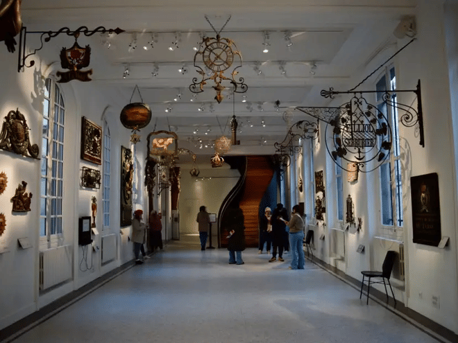 Private Carnavalet Museum Tour - High