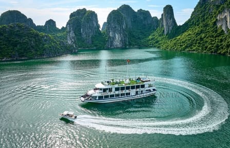 Halong Bay Day Cruise from Hanoi with Kayaking and Hiking