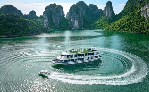 Halong Bay Day Cruise from Hanoi with Kayaking and Hiking
