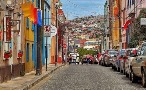 Full-Day Valparaiso and Viña del Mar Tour from Santiago