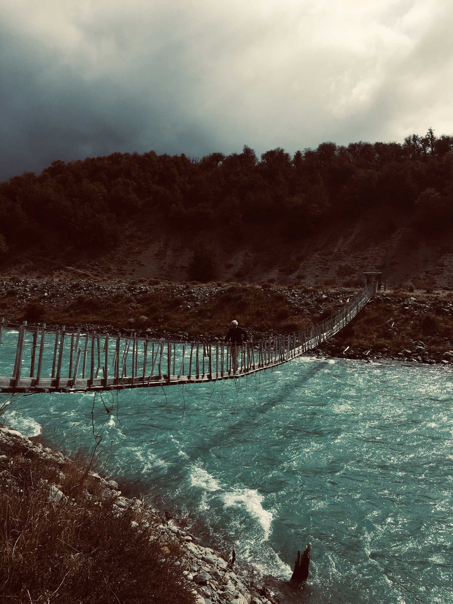 Pasarela de las ovejas sobre el Río Carreras, Paso Mayer, Ruta Mayer, Villa O'Higgins