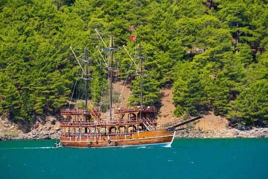 Side: Green Lake Jeep Safari and Boat Tour