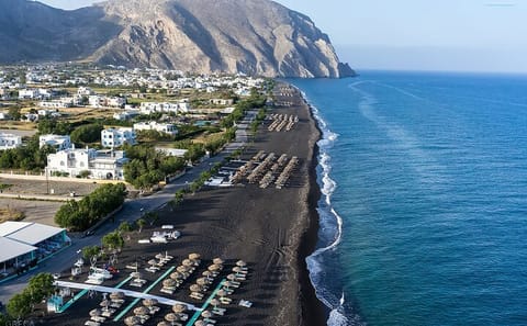 Private Half-Day Beach Tour of Kamari and Vlichada in Santorini