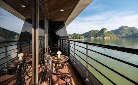Diana 6-Star Luxury Cruise 2 Days 1 Night in Halong & Lan Ha Bay