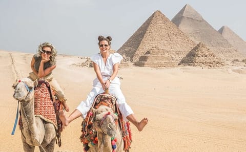 Cairo Day Tour: Egyptian Museum, Pyramids & Khan El Khalili