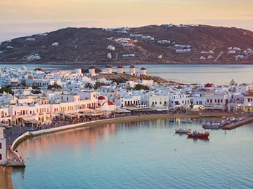 Small Group Walking Tour of Mykonos Town with Port Pickup