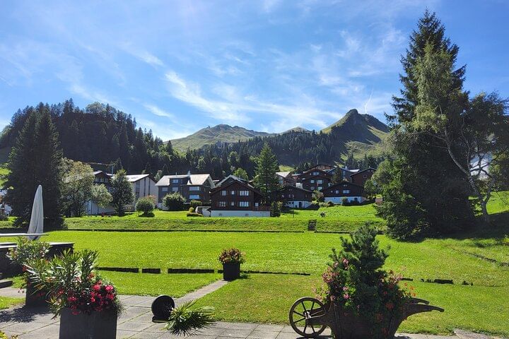 4 Days Swiss Alps Tour Zermatt, Jungfrau Region and Hidden Gems