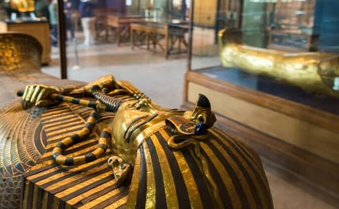 Giza Pyramids, Sphinx, and Egyptian Museum Private Tour