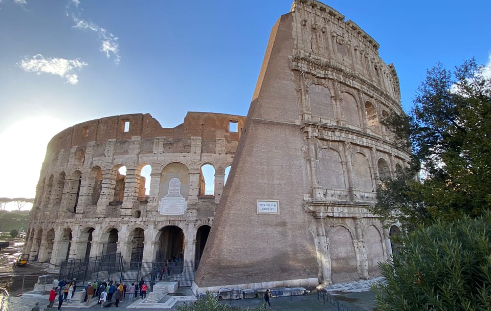 Guided Small Group Tour of Colosseum and Roman Forum in Rome