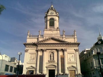 Discover Buenos Aires through the history of the life of Pope Francis.