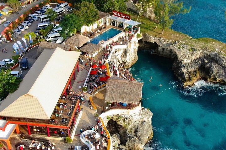 Private Magaritaville Negril and Rick’s Cafe with Transportation 2