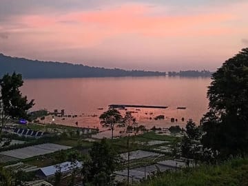 Bali Eco Walking Tour at Beratan Lake with Authentic Lunch