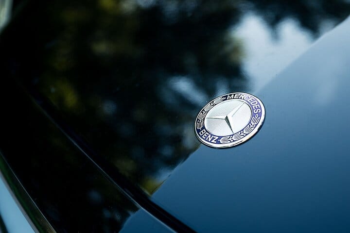 Private Calgary to Banff One-way Transfer in Luxury Car