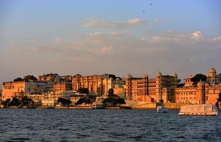 Udaipur Heritage Tour with Vintage Cars and Havelis