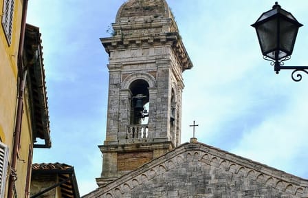 Walking Tour of Medieval Streets and Gardens in San Quirico d'Orcia