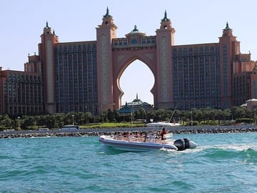 Cruise in Marina