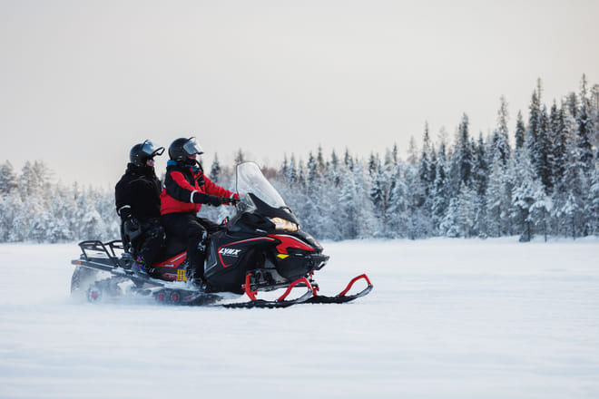 Snowmobile Safari and Santa Claus Village	 5