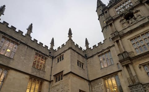 Full Day Oxford Tour from London with Bodleian Library Visit
