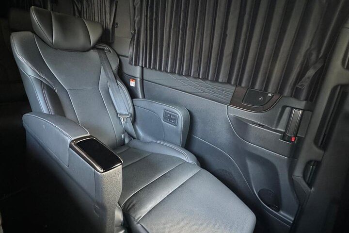 Hong Kong Airport Transfer Luxury MPV