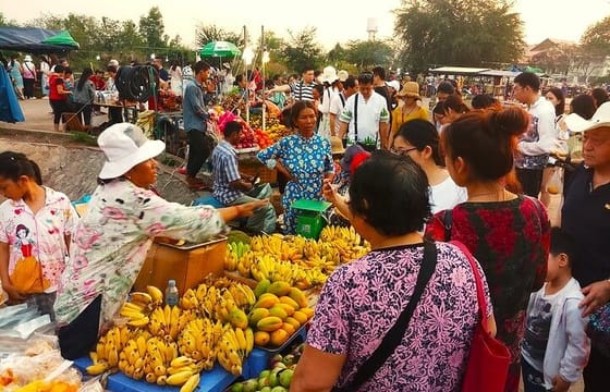 Siem Reap Street Foods Tour by Tuk Tuk with Personal Guide