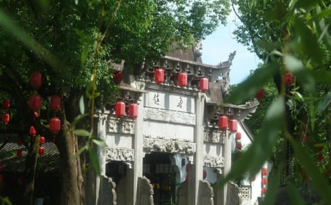Wupeng Boat Ride Through Shaoxing's Ancient Canals