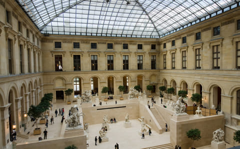 Louvre Museum and Notre-Dame Tour in Paris
