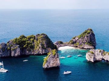 Full Day Snorkeling Tour to Haa & Rok Islands from Koh Lanta