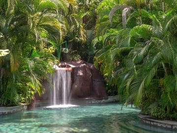 Arenal Volcano and Baldi Hot Springs Day Tour from San José