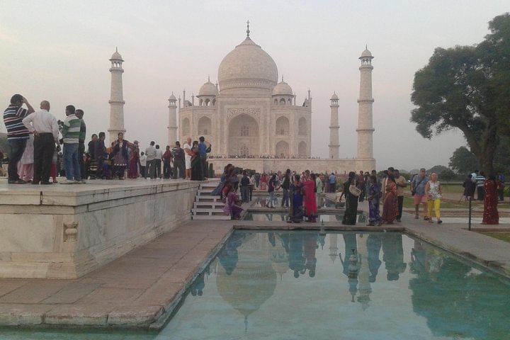 Taj Mahal Pool view