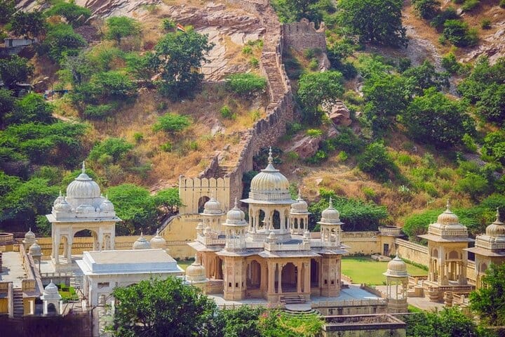 Ancient Caves, Forts, Taj & Temples Expedition