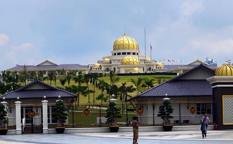 Kuala Lumpur Full Day City Tour with Petronas Twin Tower Tickets