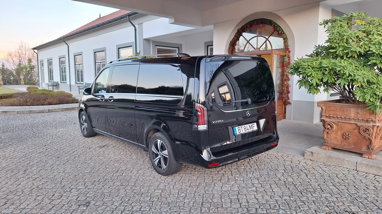 Private Chauffeur by the Hour in Porto – 20 km Included per Hour 5