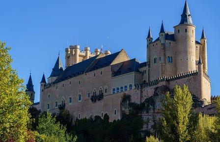 Private Walking Tour of Segovia's Aqueduct, Cathedral, and Alcázar