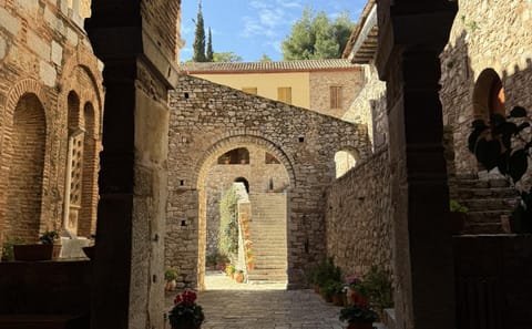 Private Full-Day Tour of Delphi, Arachova, and Hosios Loukas