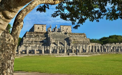 Private 2-Day Guided Tour of Chichen-Itza and Uxmal in Yucatan with Pickup